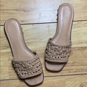 Marc Fisher Tan Woven jeremy Studded Sandals sz 8